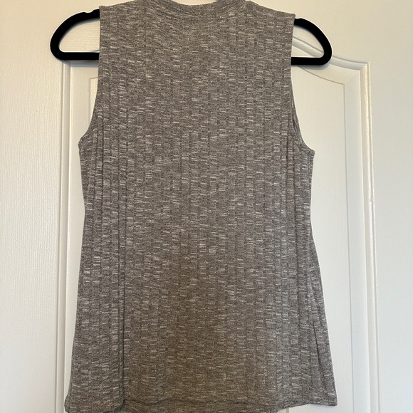 Ricki’s Grey Turtleneck Sleeveless Shirt Size Medium - Picture 2 of 3